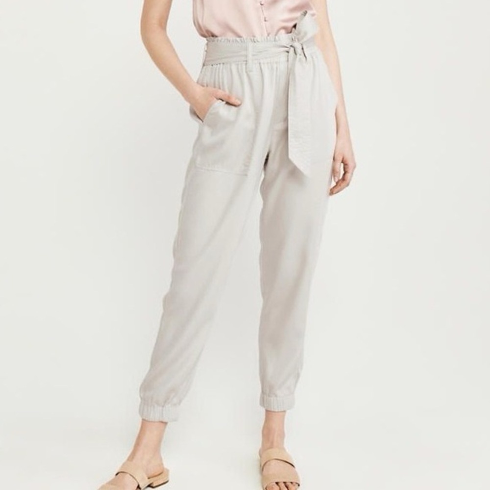 *ABERCROMBIE & FITCH* Ivory Paperbag Waist Belted Joggers Pants Size Large